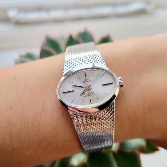 Swiss Mondaine 17 Jewels Silver Watch